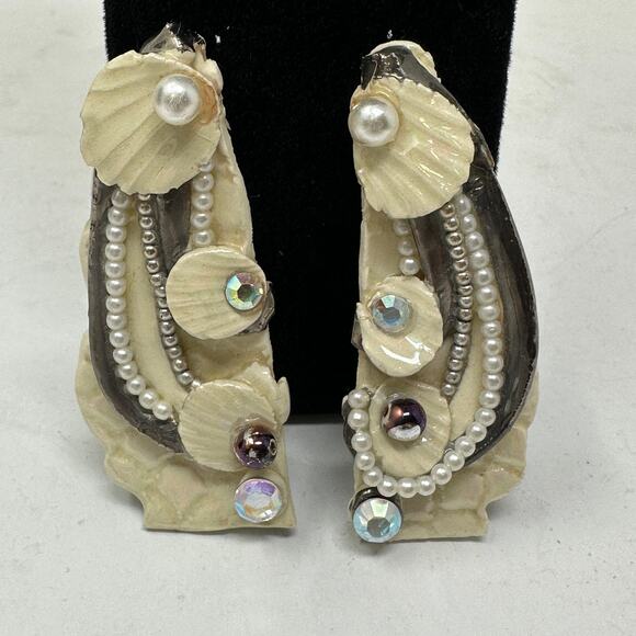 Vintage Fired Fantasies Clay Shell Earrings & Rhinestone Accents Cream Clip On - Picture 2 of 5